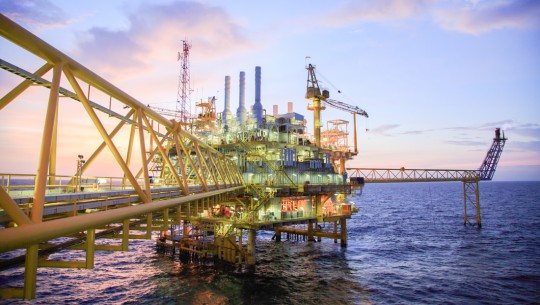 Offshore oil extraction: compact anti-corrosion protection